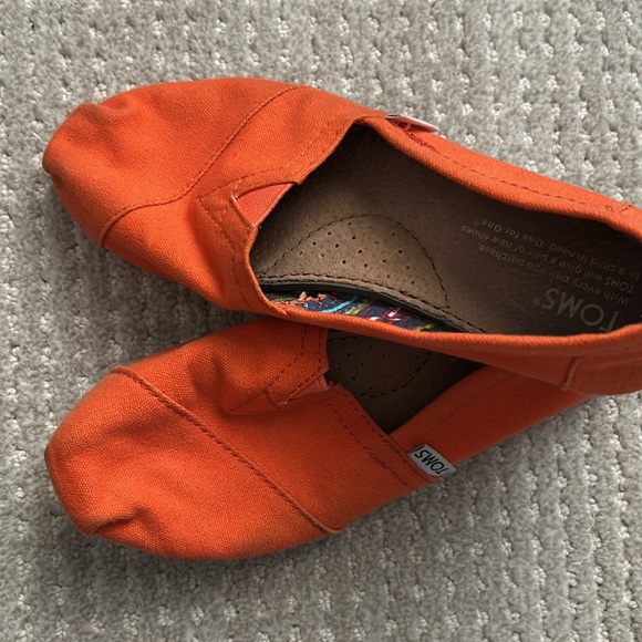 Good condition Orange Tom’s - Picture 3 of 7